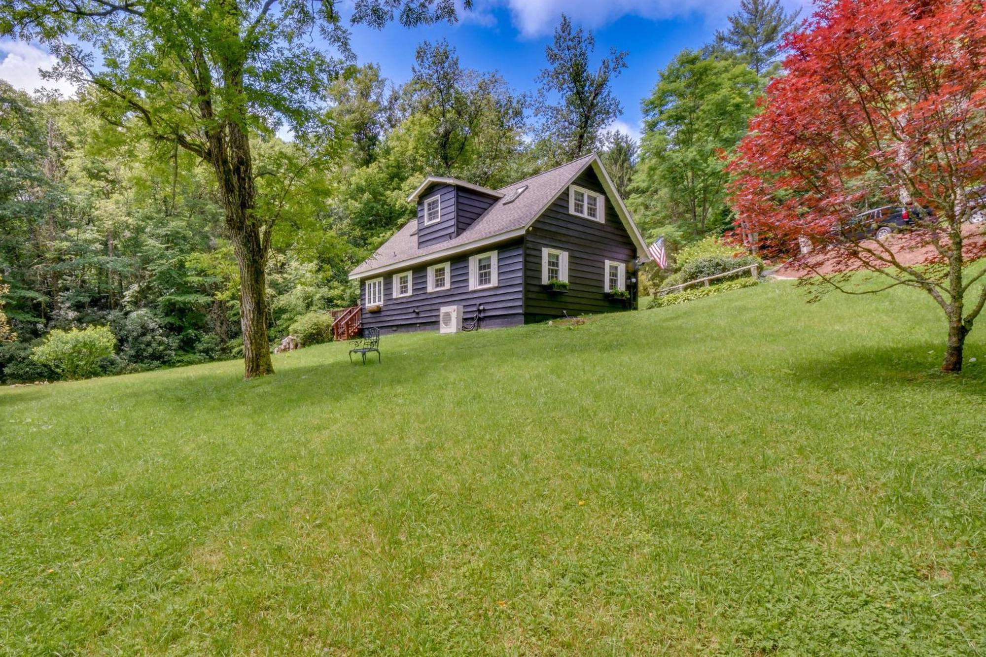 Enchanting Highlands Cottage With Pond And Falls! 外观 照片